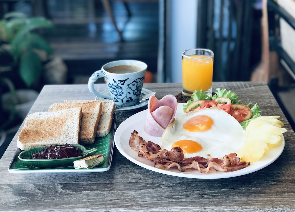 Ez House & Cafe 47/67