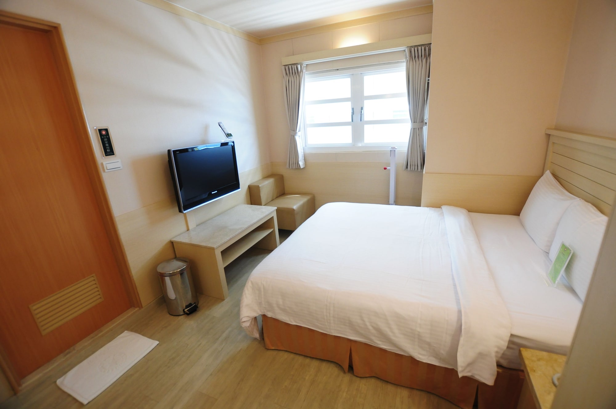 BUSINESS, DOUBLE BED