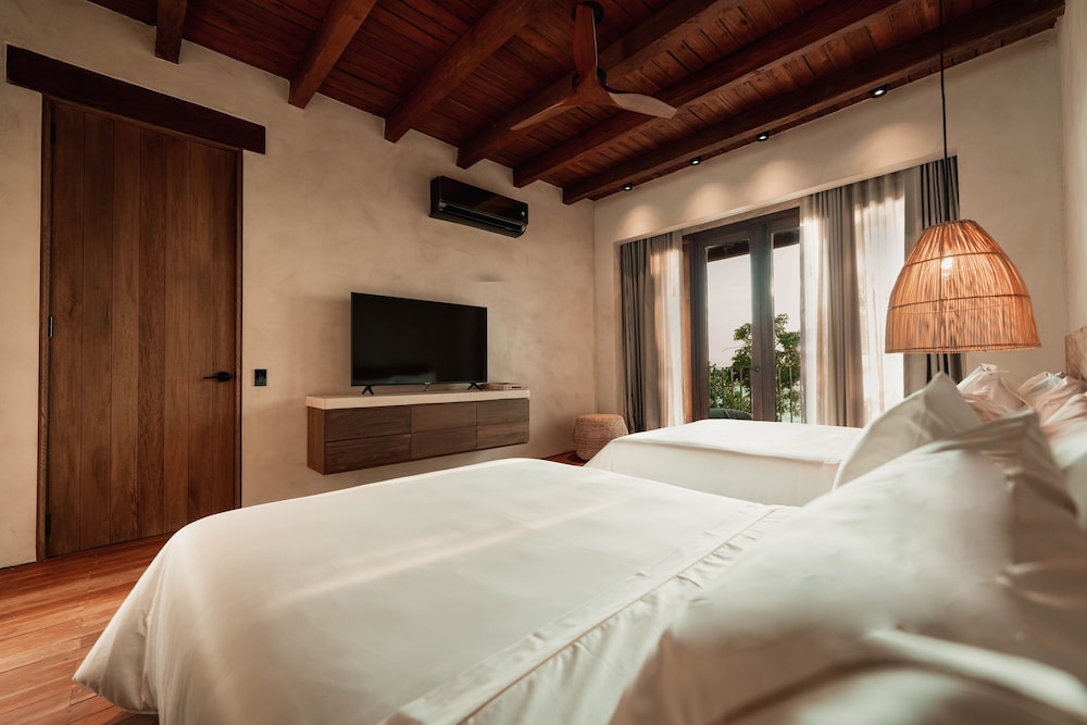 Makani Luxury Wanderlust 20/66