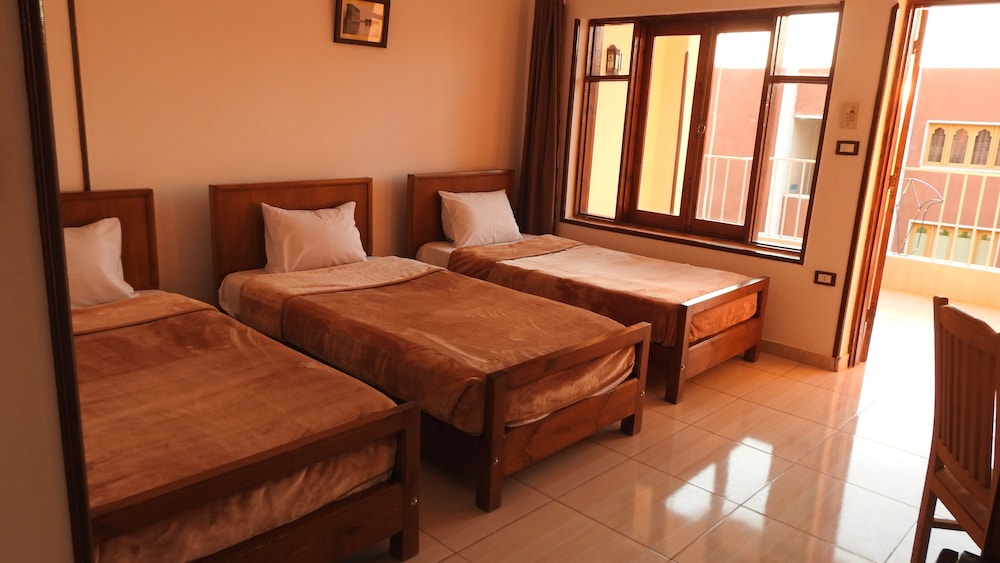 CLASSIC, TRIPLE, 3 BEDS