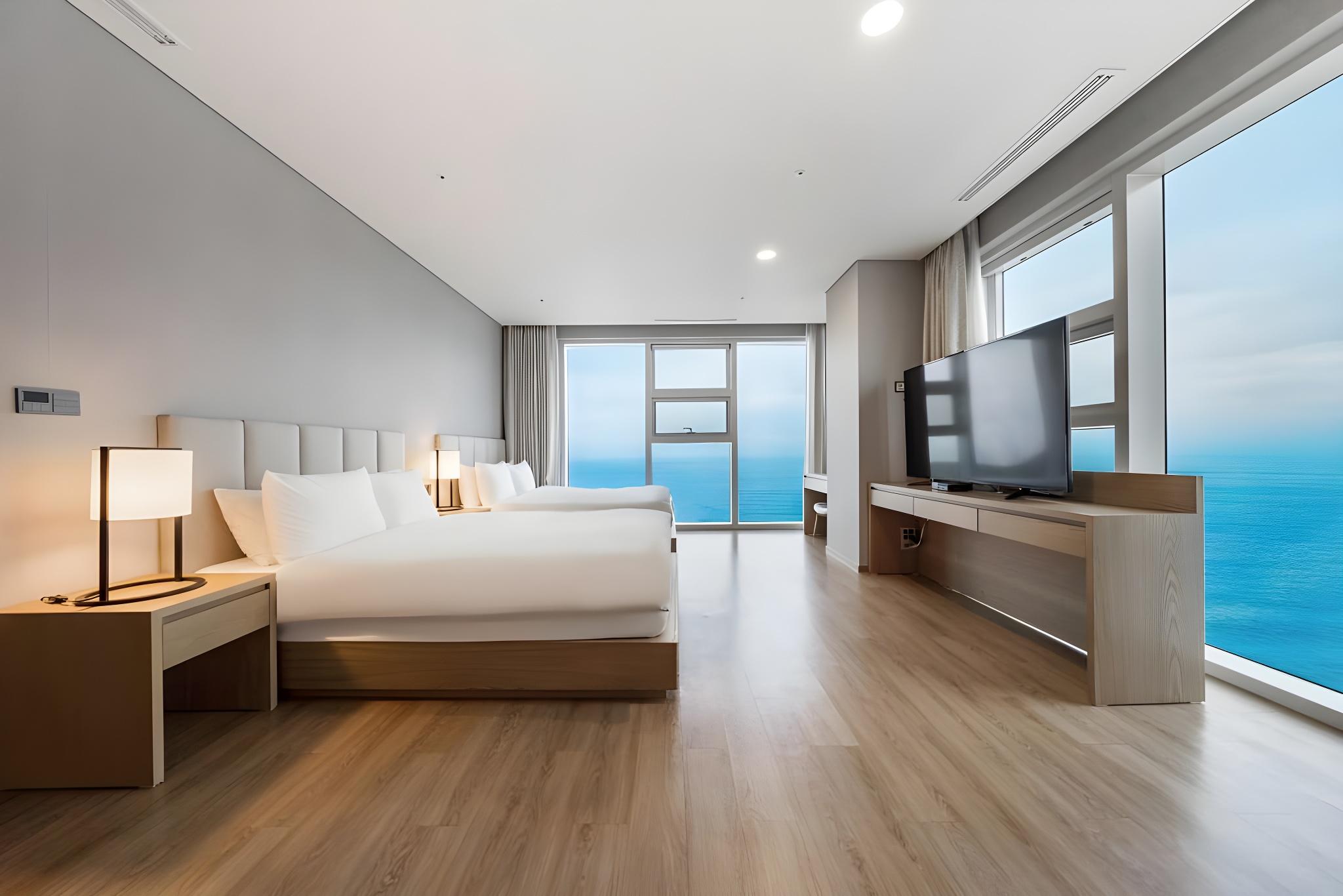 Executive, Suite, 2 King Beds, Ocean View
