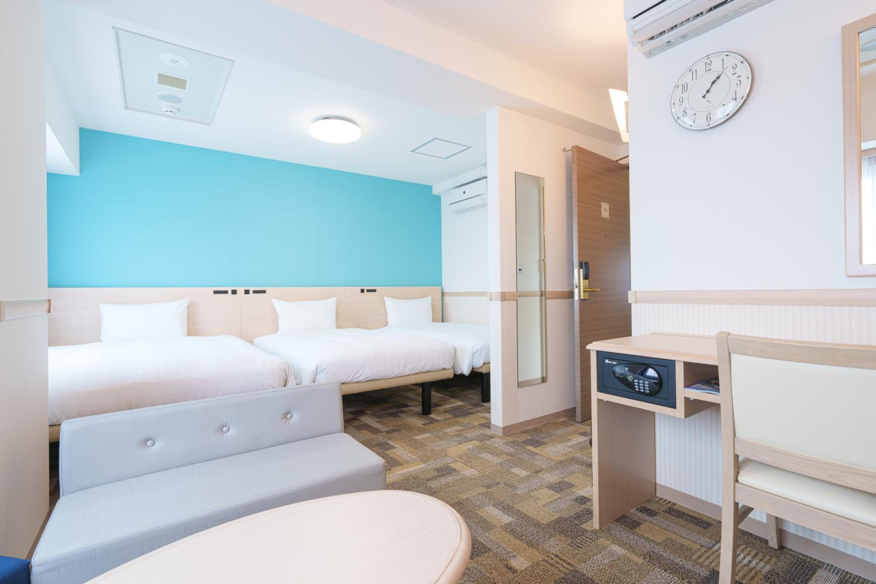 Room, Triple, Double and Twin Beds, Smoking
