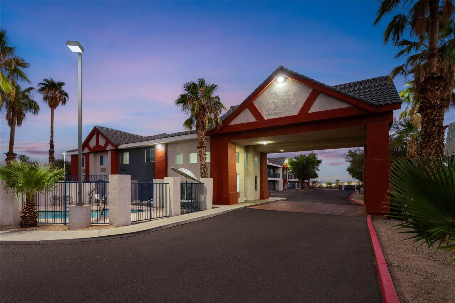 Days Inn by Wyndham Phoenix West 12/14