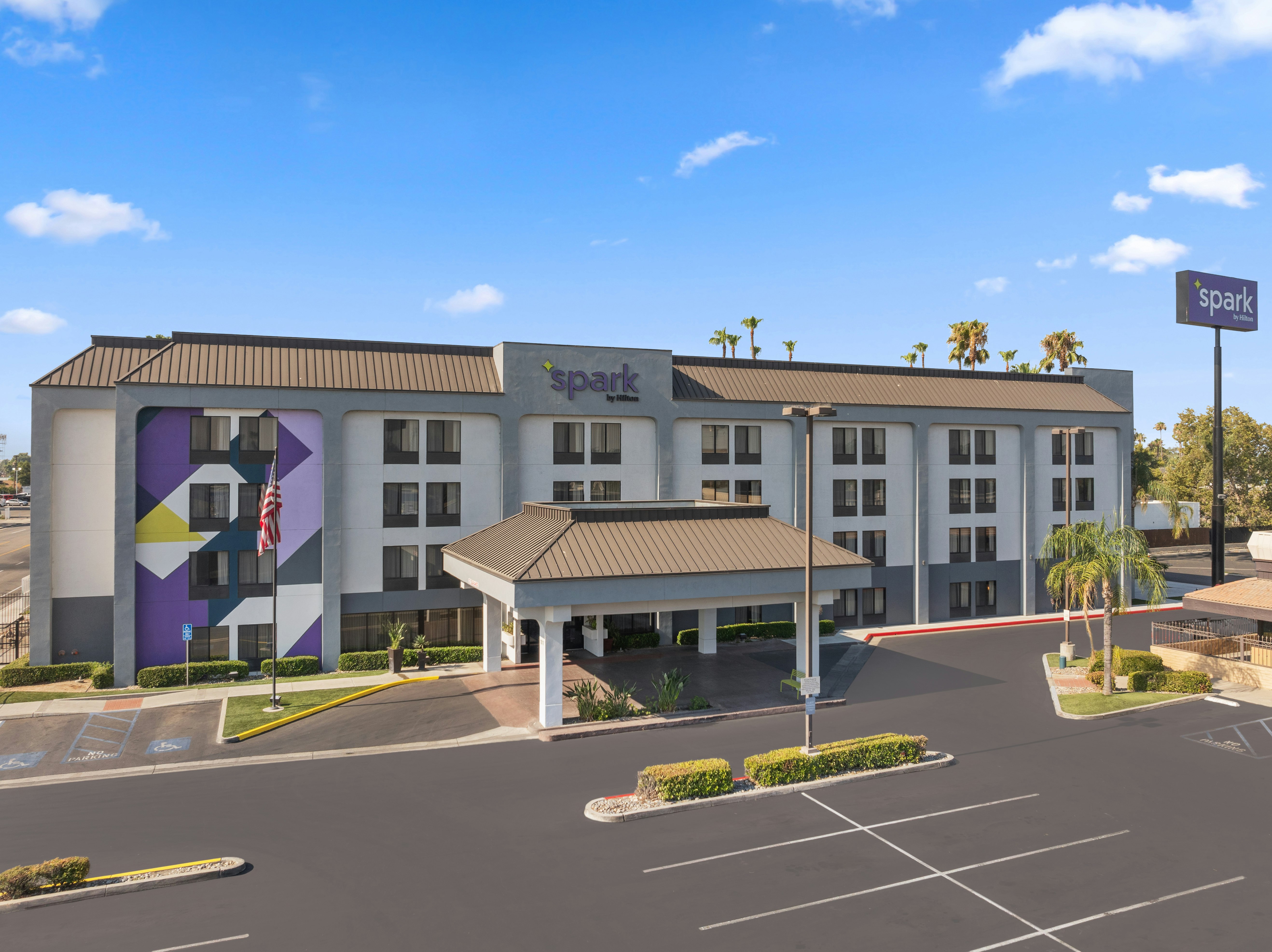 Spark by Hilton Bakersfield Central 1/13