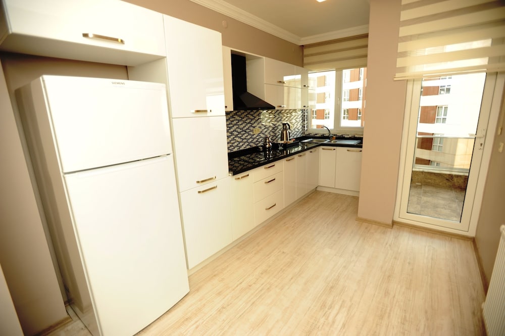 QAMAR PRESTIGE SUITES 42/49