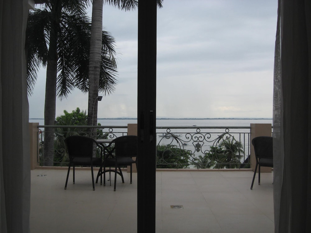 Chateau By The Sea 3/67