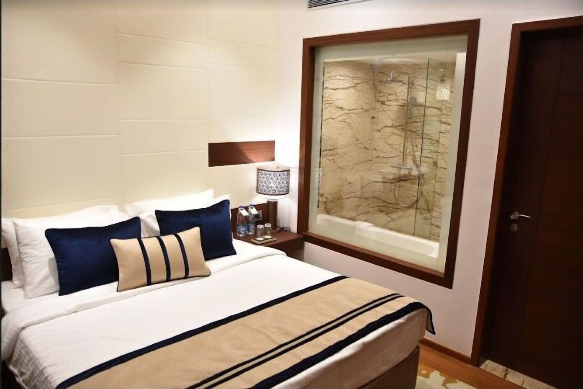 Suite, King Bed
