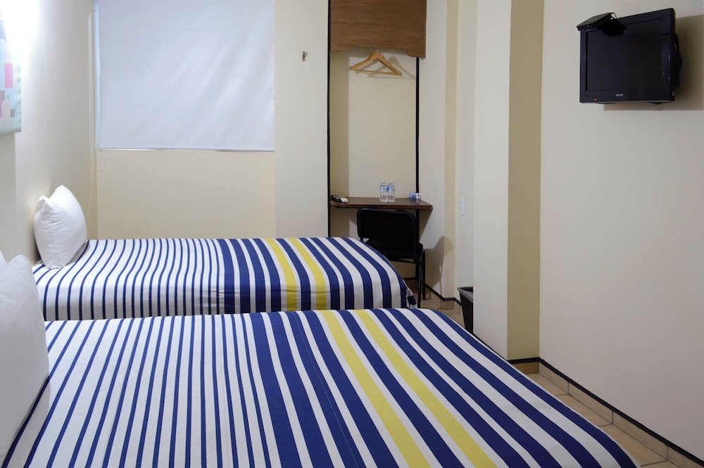 Hotel Mateos 1215 23/42