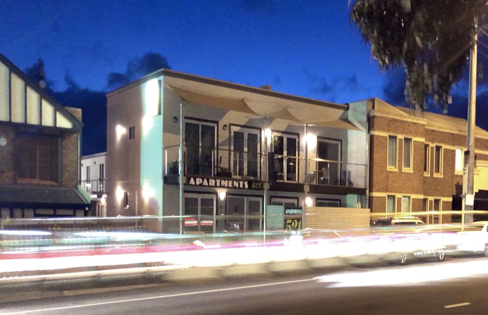 Apartments 521 3/46