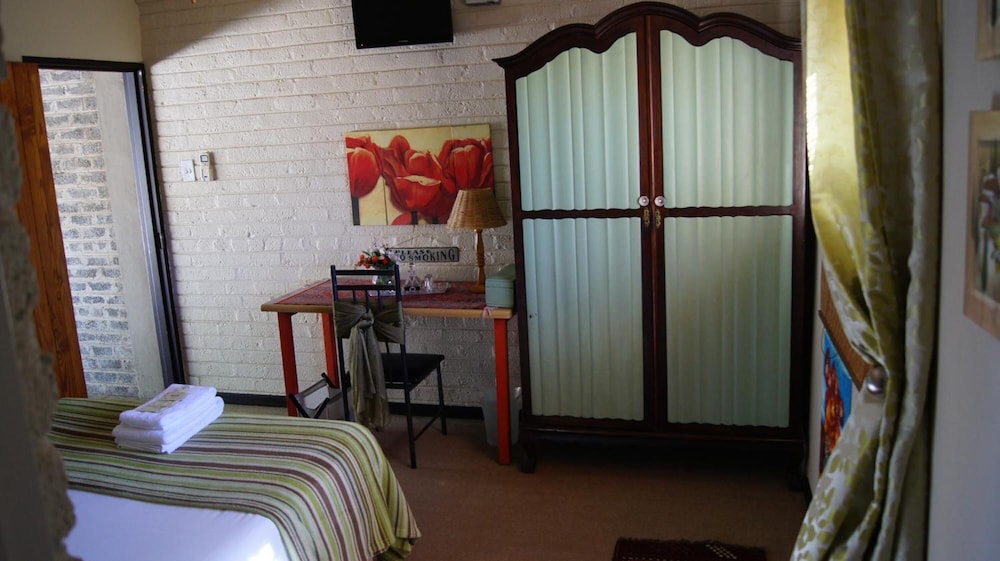 Cunningham Cottage Guest House 17/45