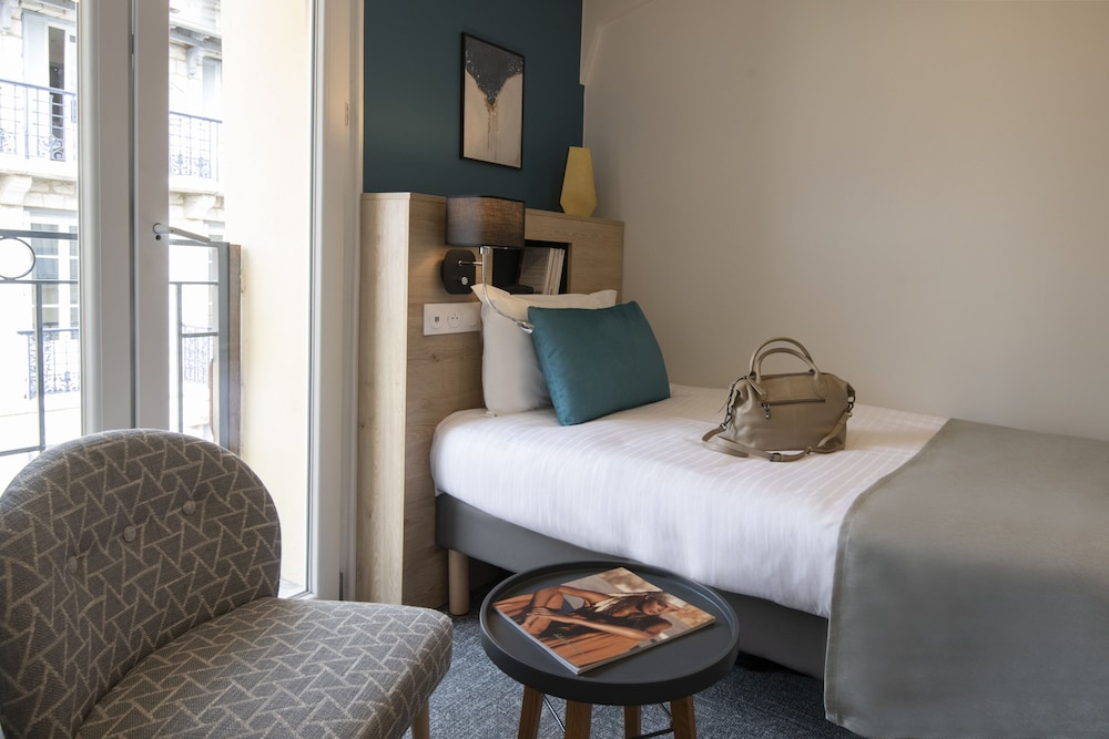 Bristol Hotel 43/61