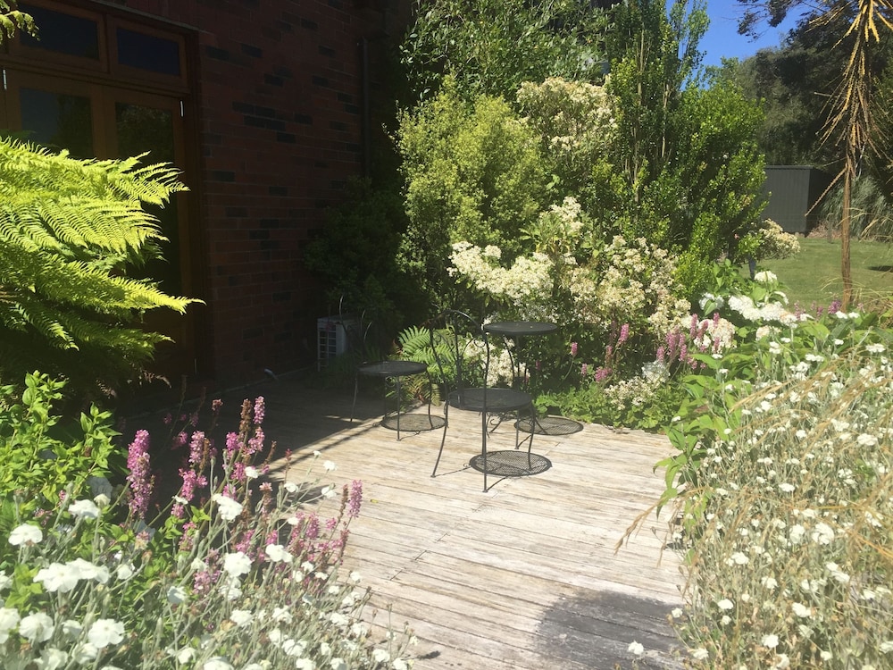 LAKE KARAPIRO LODGE 36/50