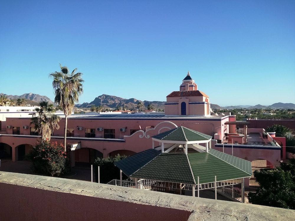 Los Jitos Hotel & Suites 4/56