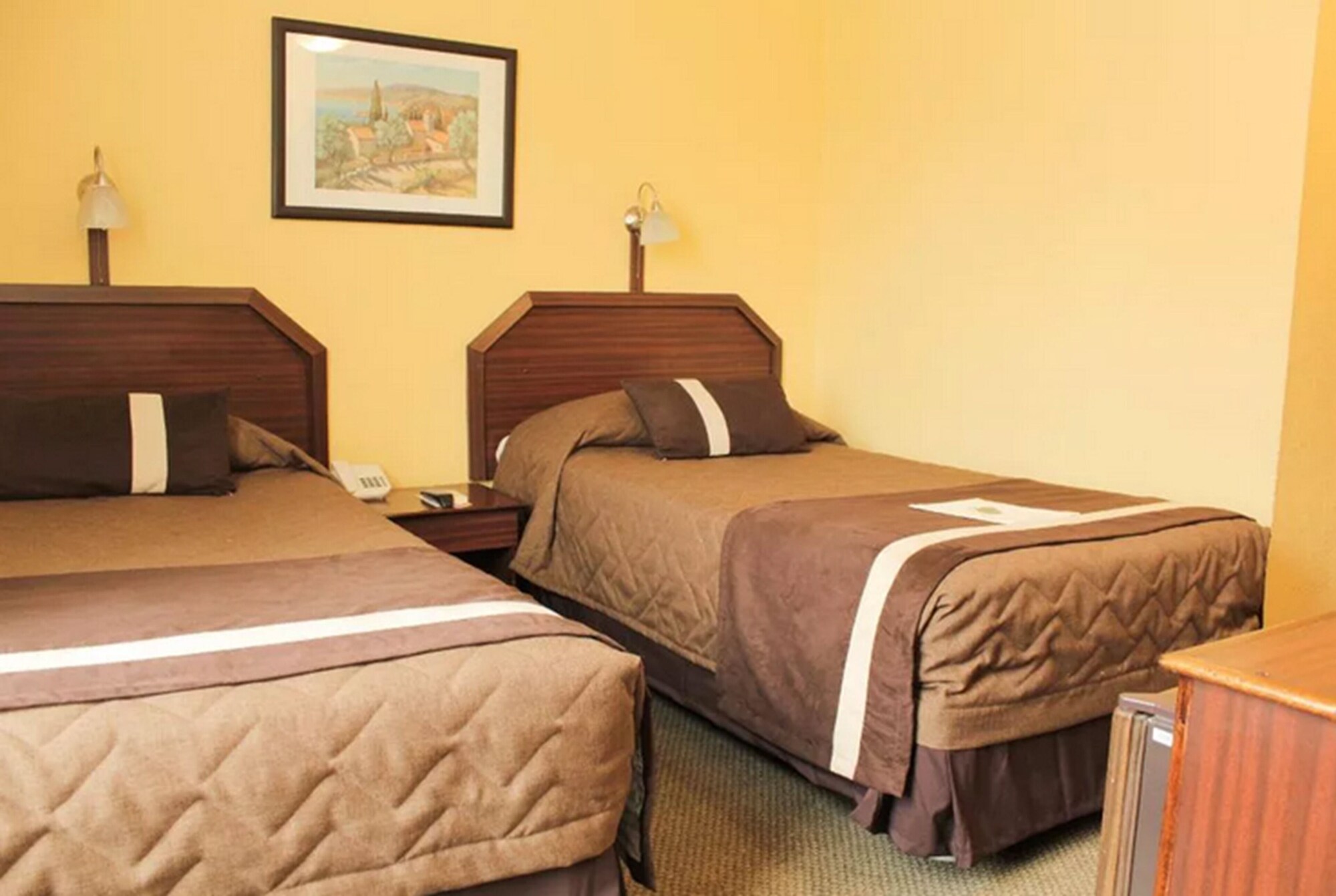ROOM, TWIN BEDS