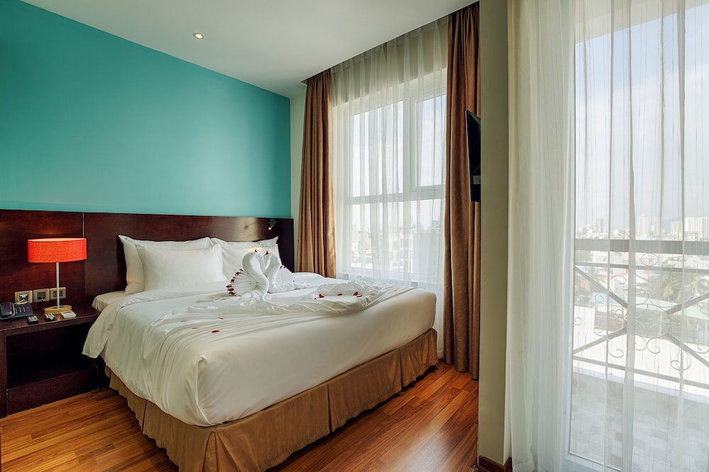 DELUXE, DOUBLE BED