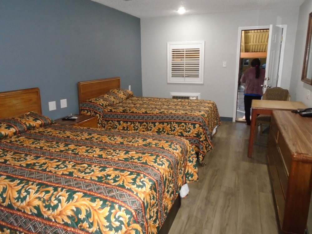TOWN HOUSE MOTEL 16/61