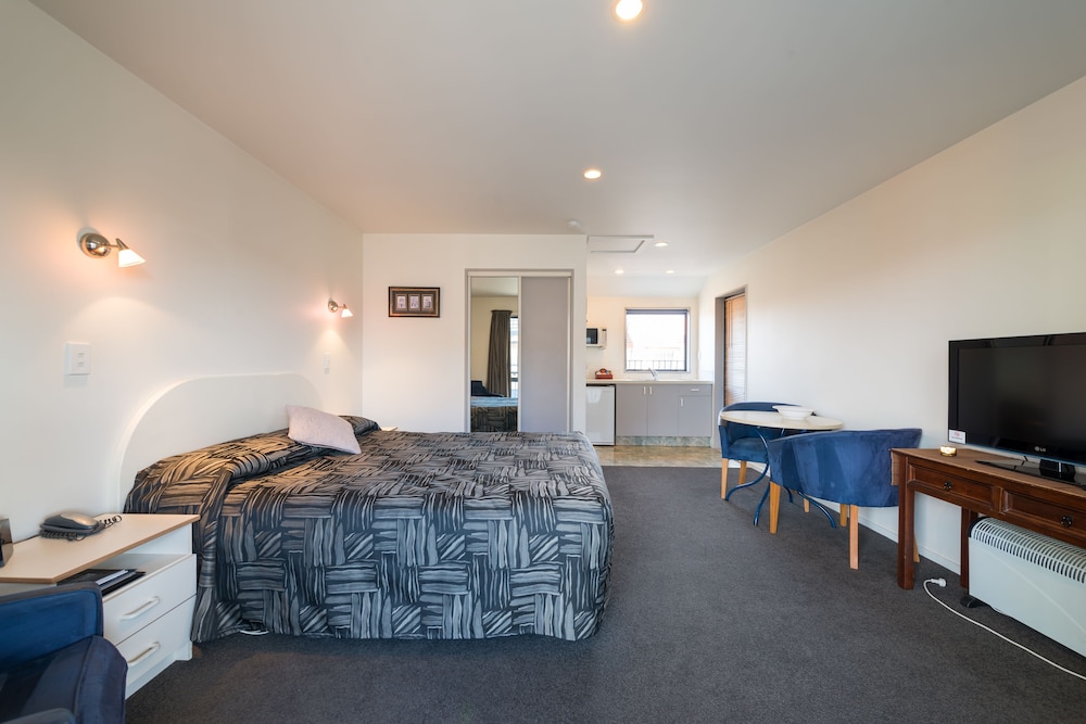 ANNABELLE COURT MOTEL 15/33