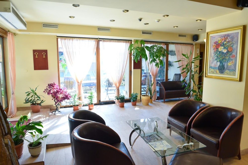 Martin Hotel 28/45