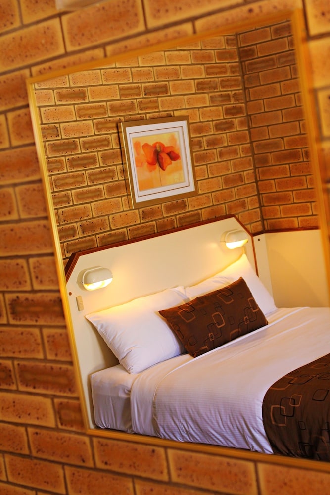 GARDEN CITY MOTOR INN 31/44