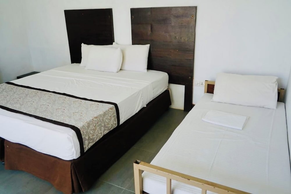 ROOM, TRIPLE
