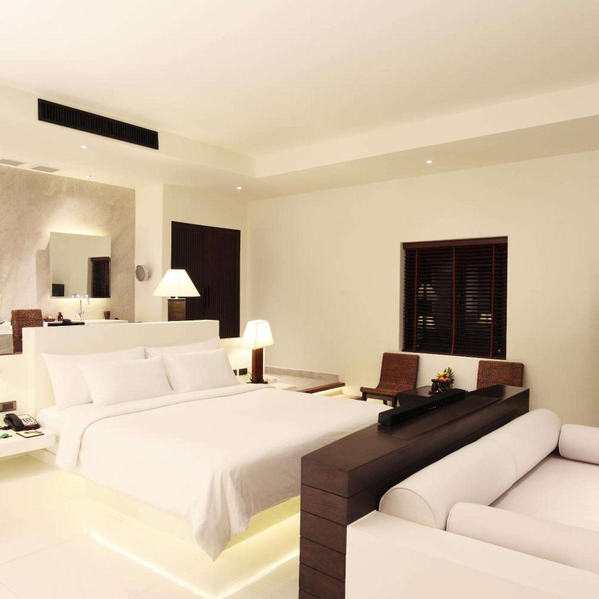Grand, Pool, Suite, Beach Front