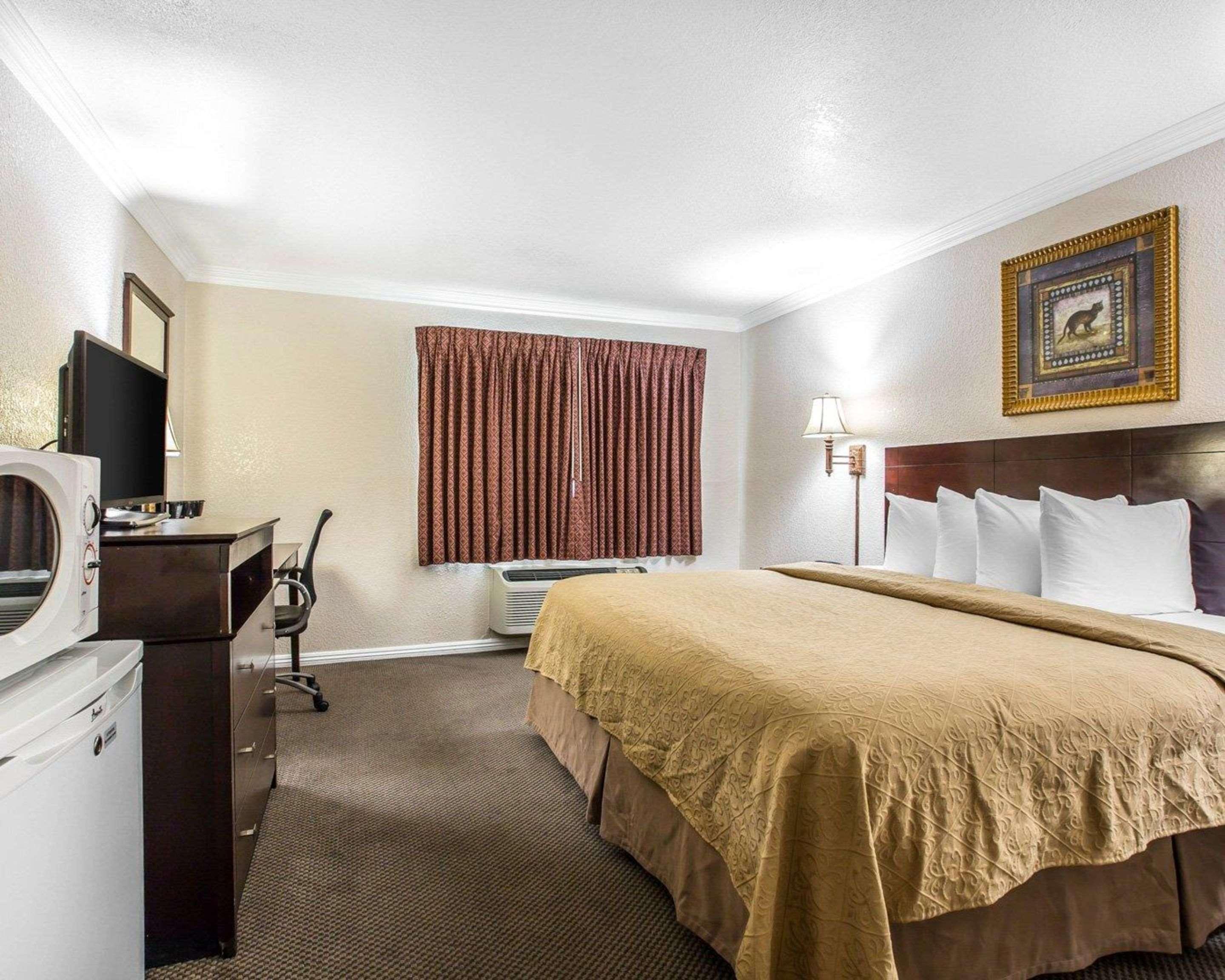Quality Inn & Suites Thousand Oaks 14/38