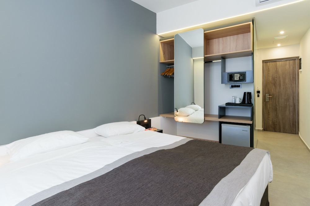Renieris Hotel 23/75