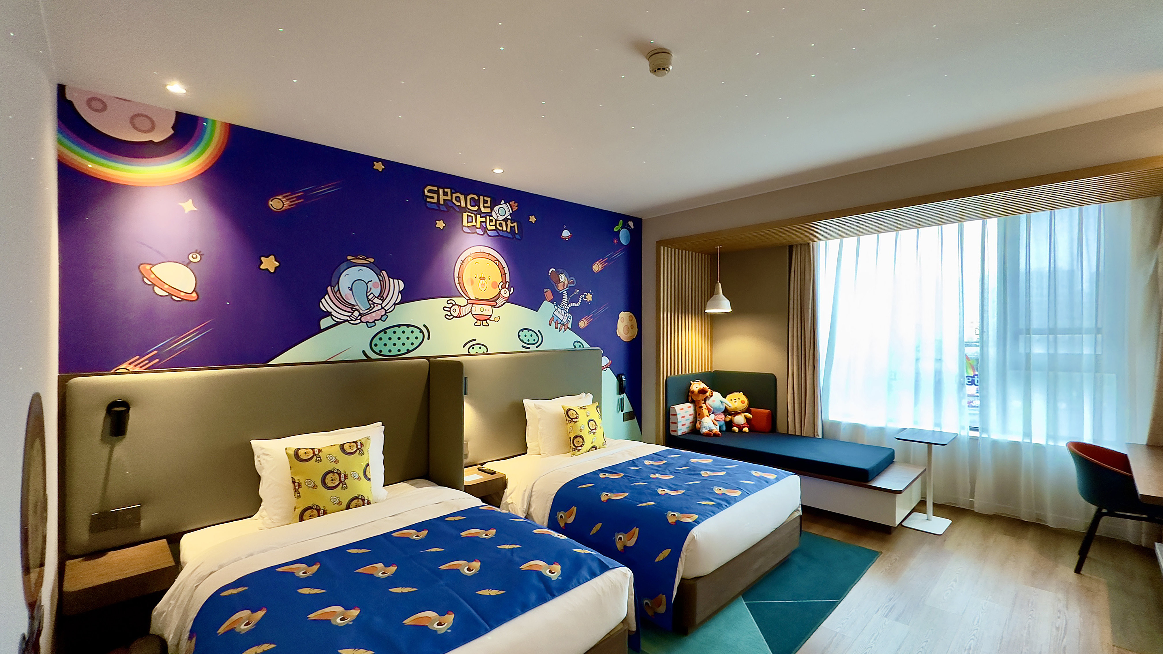 Holiday Inn Express Shanghai Kangqiao 10/33