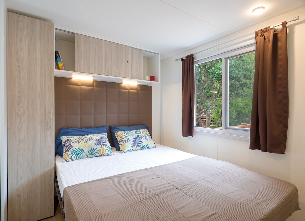 Mobile Home, Family, 1 Double and 4 Single Beds