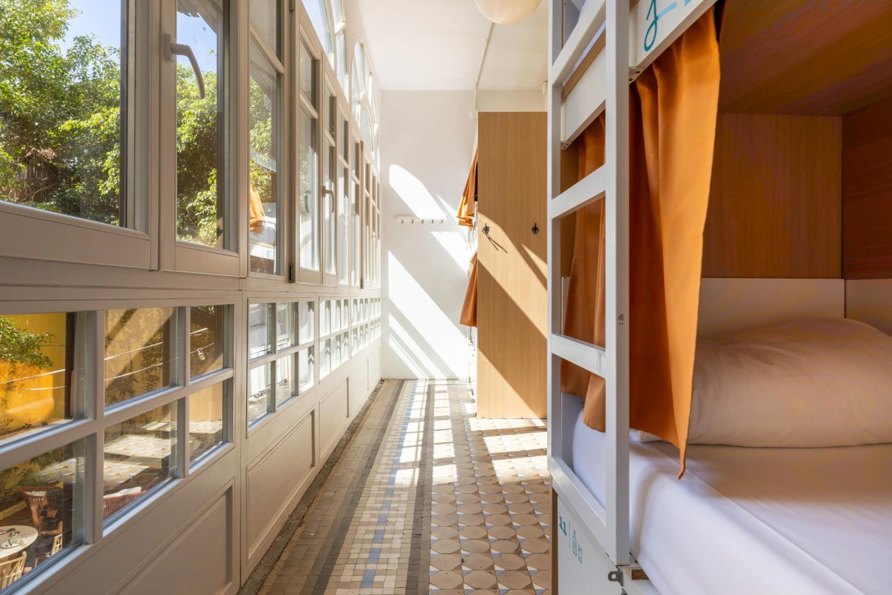 Mixed Dorm, 12 Beds, Shared Bathroom