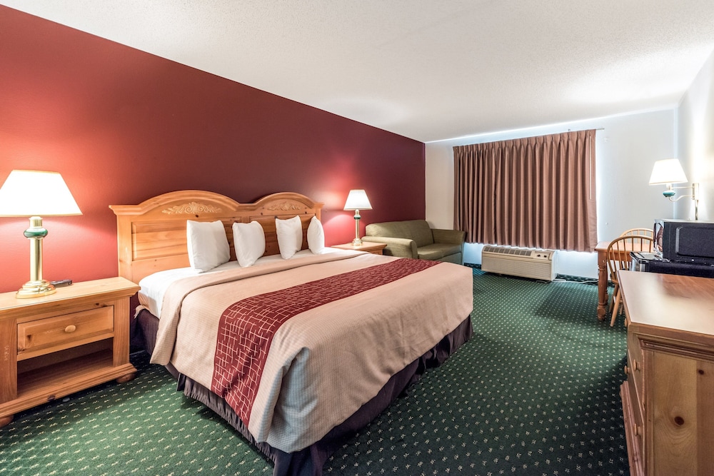 Red Roof Inn and Suites Knoxville East 16/42