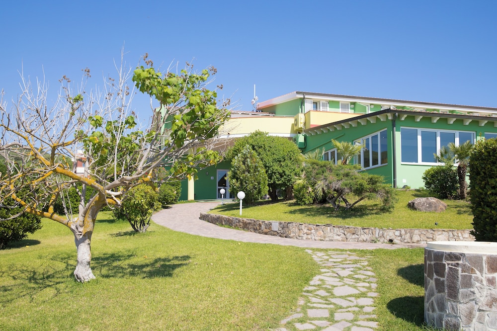 Lu Hotel Porto Pino 44/48