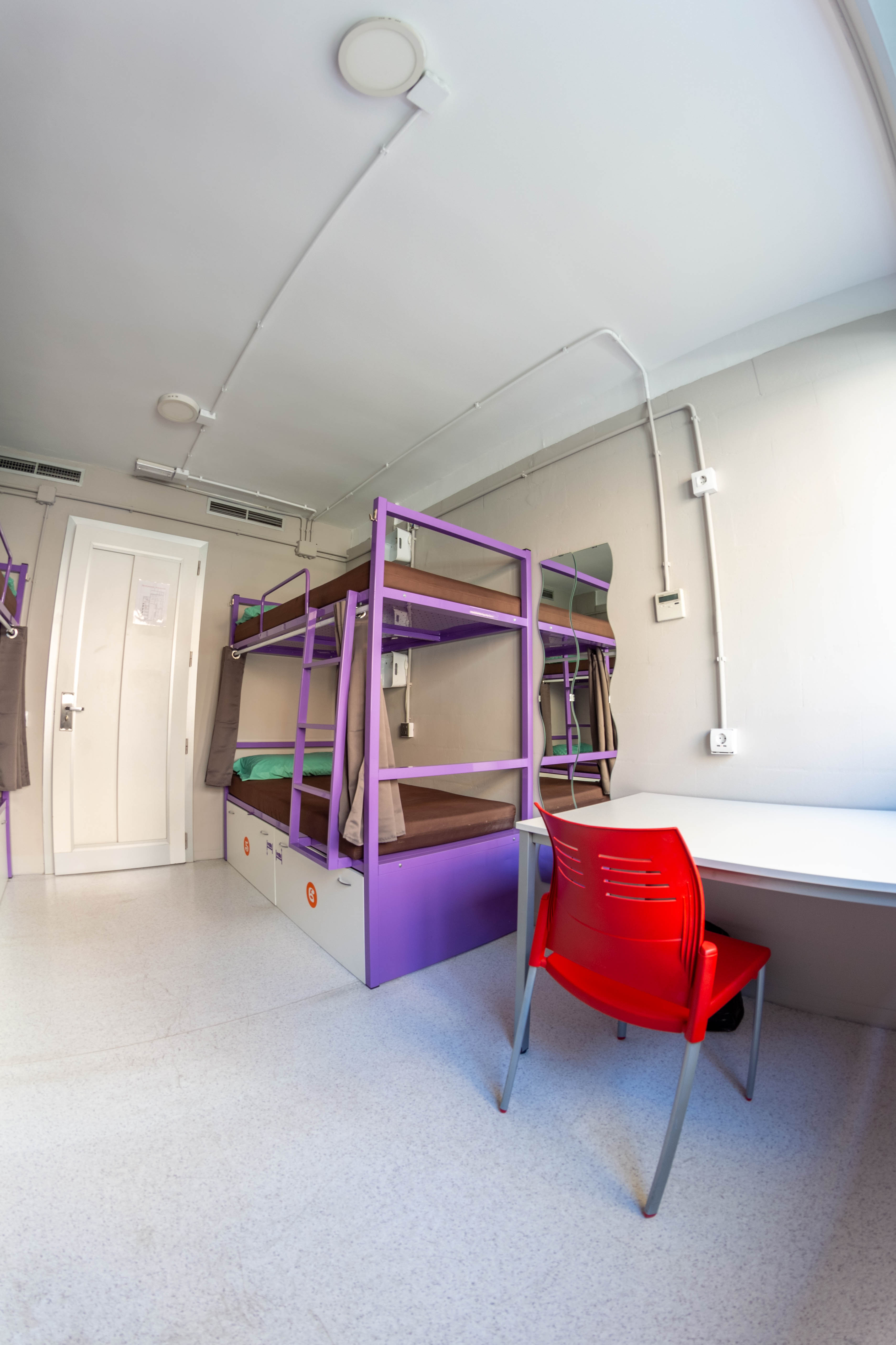 Scout Madrid Hostel 26/30