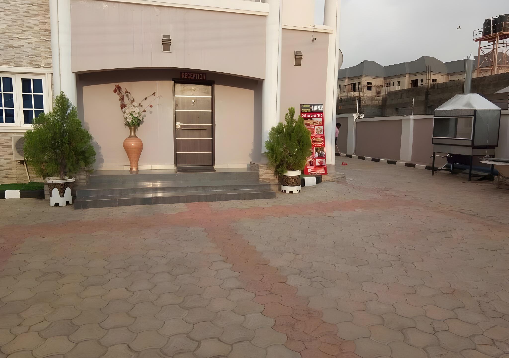 Jesuit Continental Suites 19/28