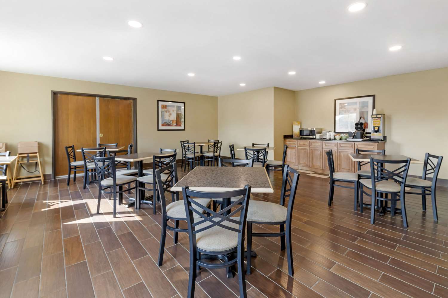 Quality Inn and Suites Stoughton Madison South 7/9