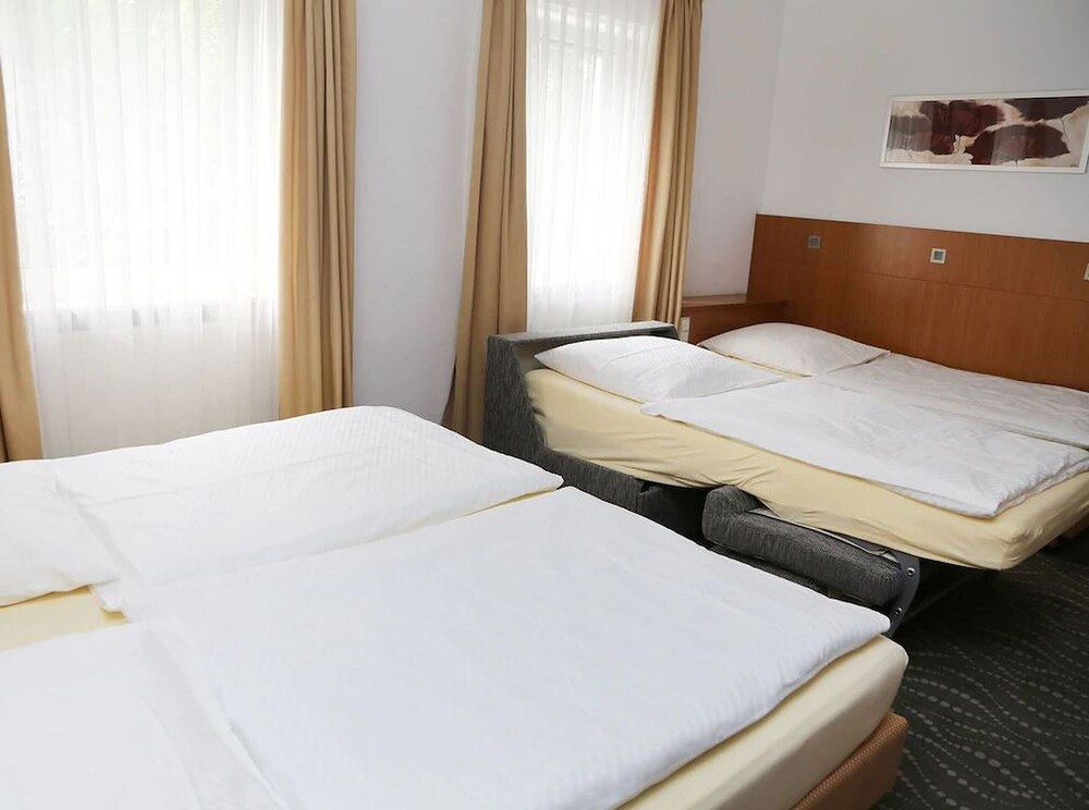 HOTEL LINDLEINSMUHLE 7/61