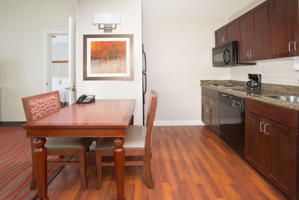 Homewood Suites By Hilton Phoenix Avondale 27/33