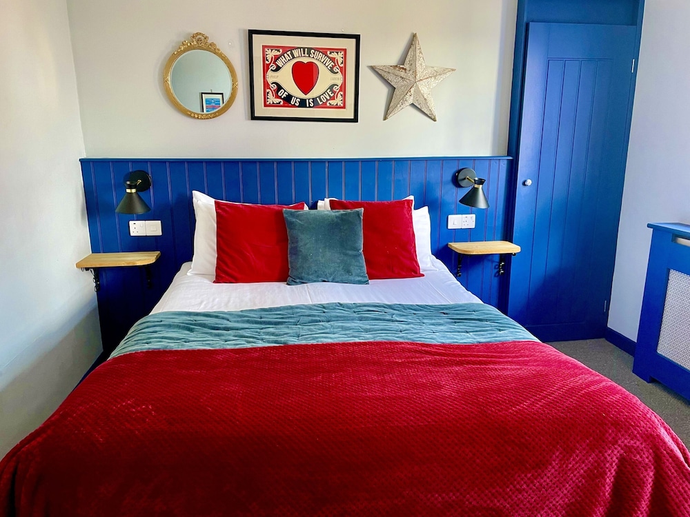 Room, Double Bed, Town View