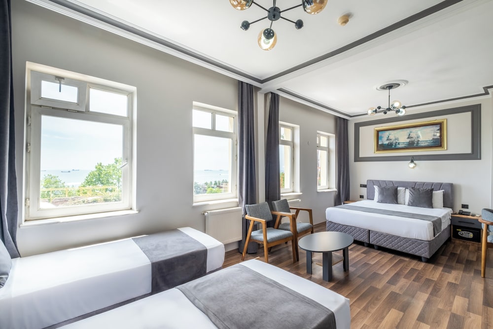 غرفة ديلوكس ثلاثية بسرير مزدوج وسرير فردي بإطلالة على البحر، Sur Hotel 3/10