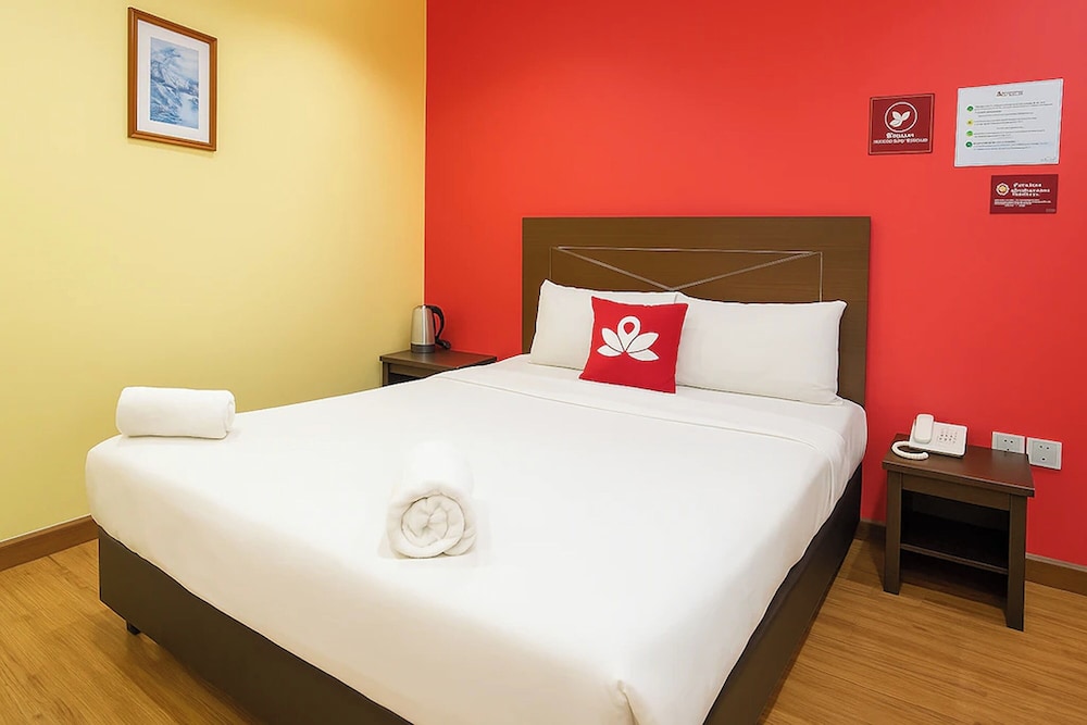 SUPERIOR, QUEEN BED