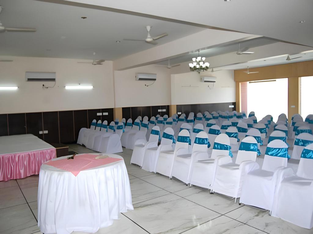 HOTEL S R PALACE 14/17