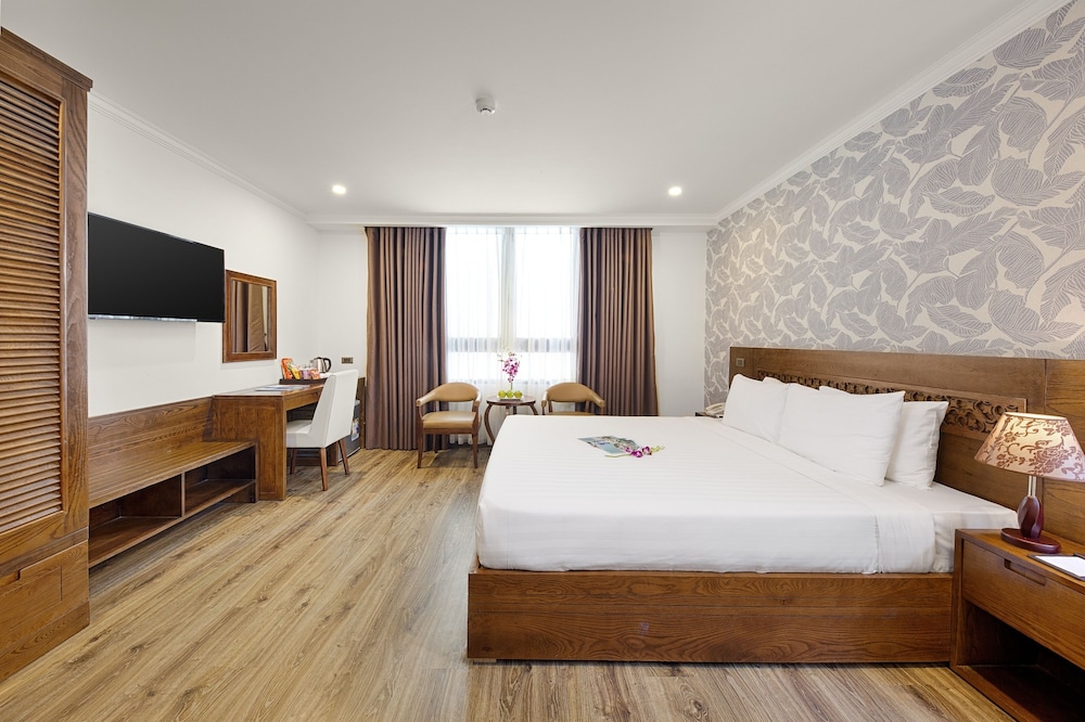 DELUXE, QUEEN BED, SEA VIEW