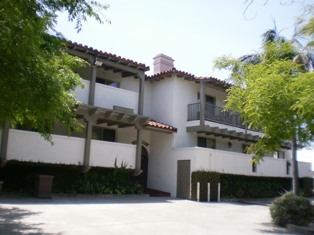 Palmoro House 8/48