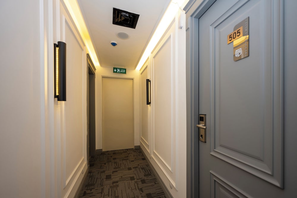The Private Airport Hotel 24/50