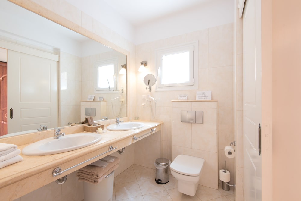 Myrties Boutique Apartments 48/50