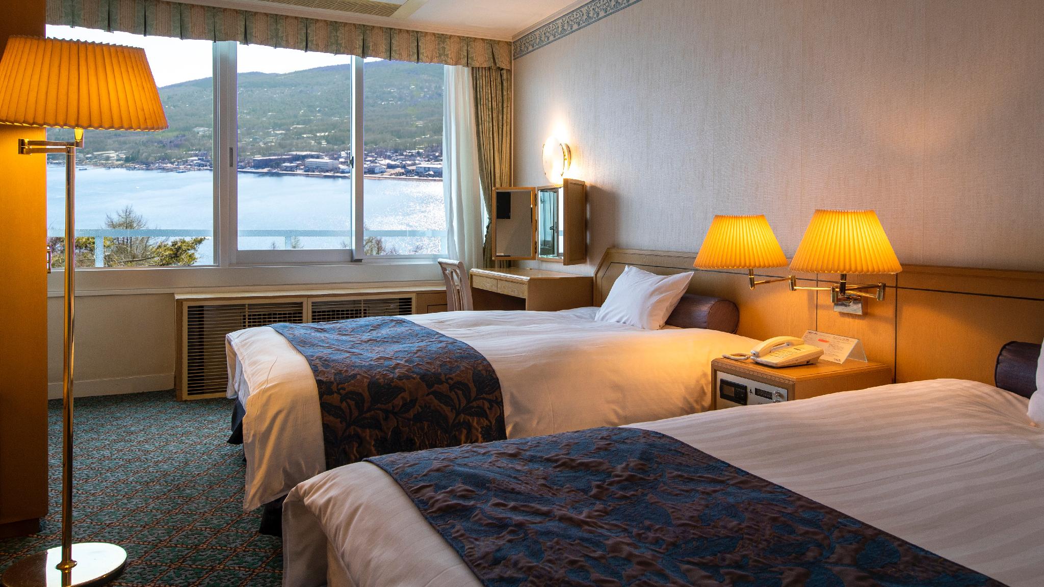 Junior Suite, Twin Beds, Lake View