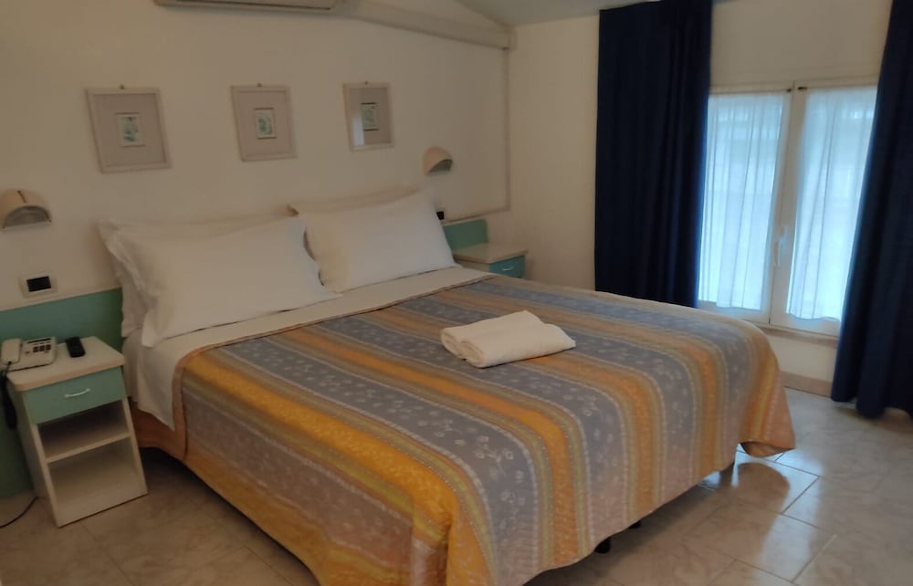 1 BEDROOM, COMFORT, SINGLE, DOUBLE BED