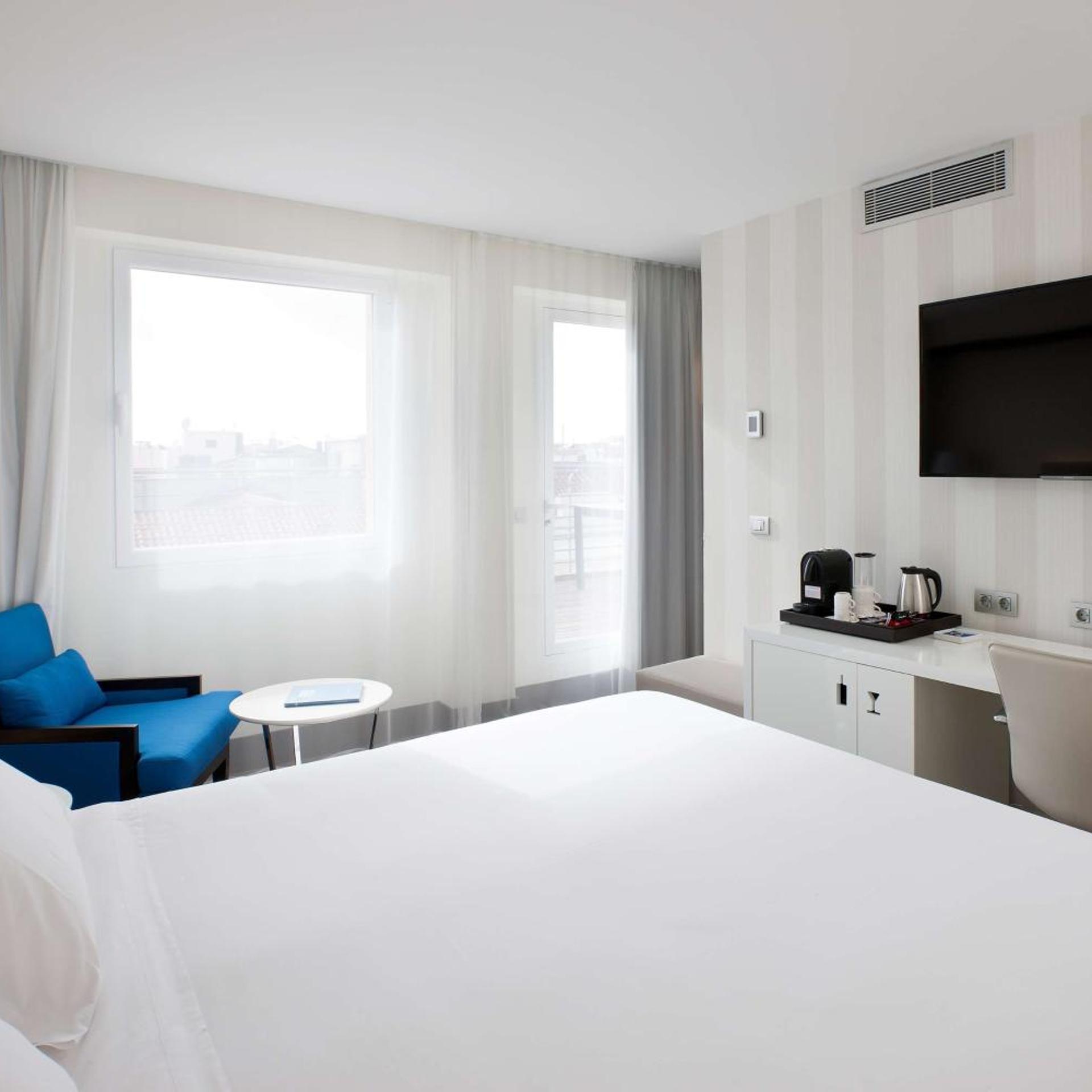 Standard, Double or Twin Bed, Terrace