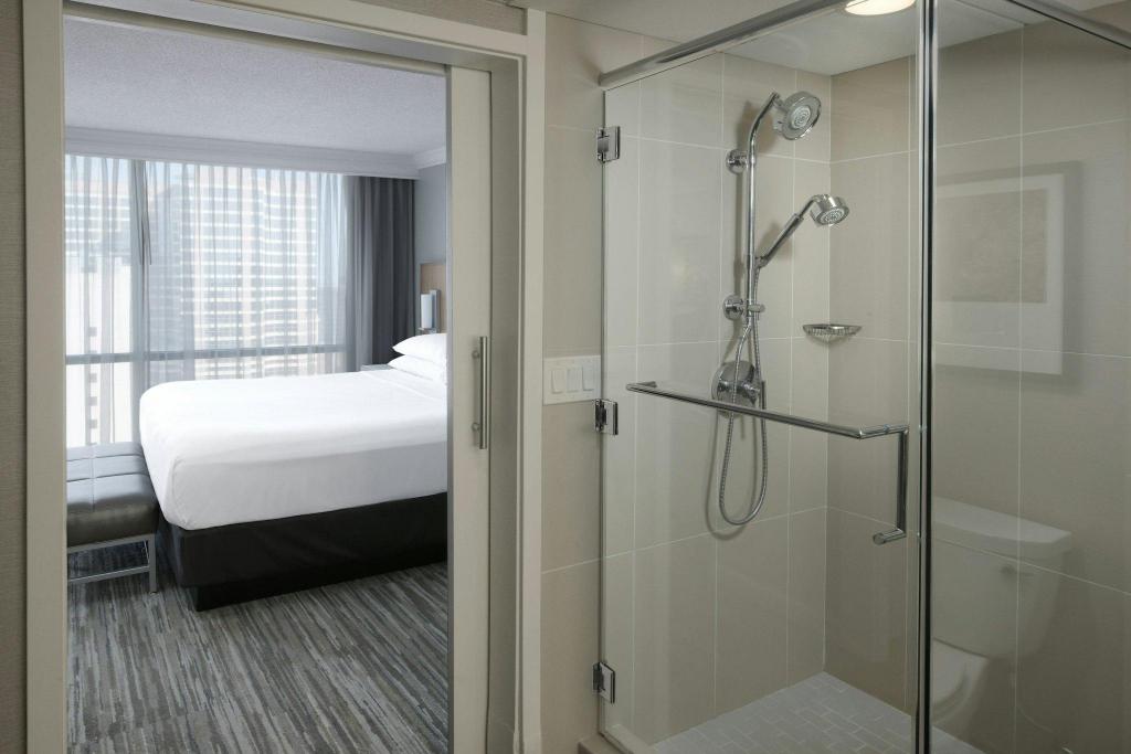 جناح رئاسي بسرير كينج بغرفة نوم واحدة مع أريكة، Houston Marriott Medical Center/Museum District 5/6