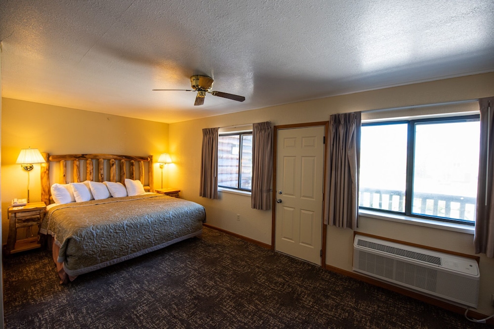 ROOM, KING BED, LAKE VIEW, PARK VIEW
